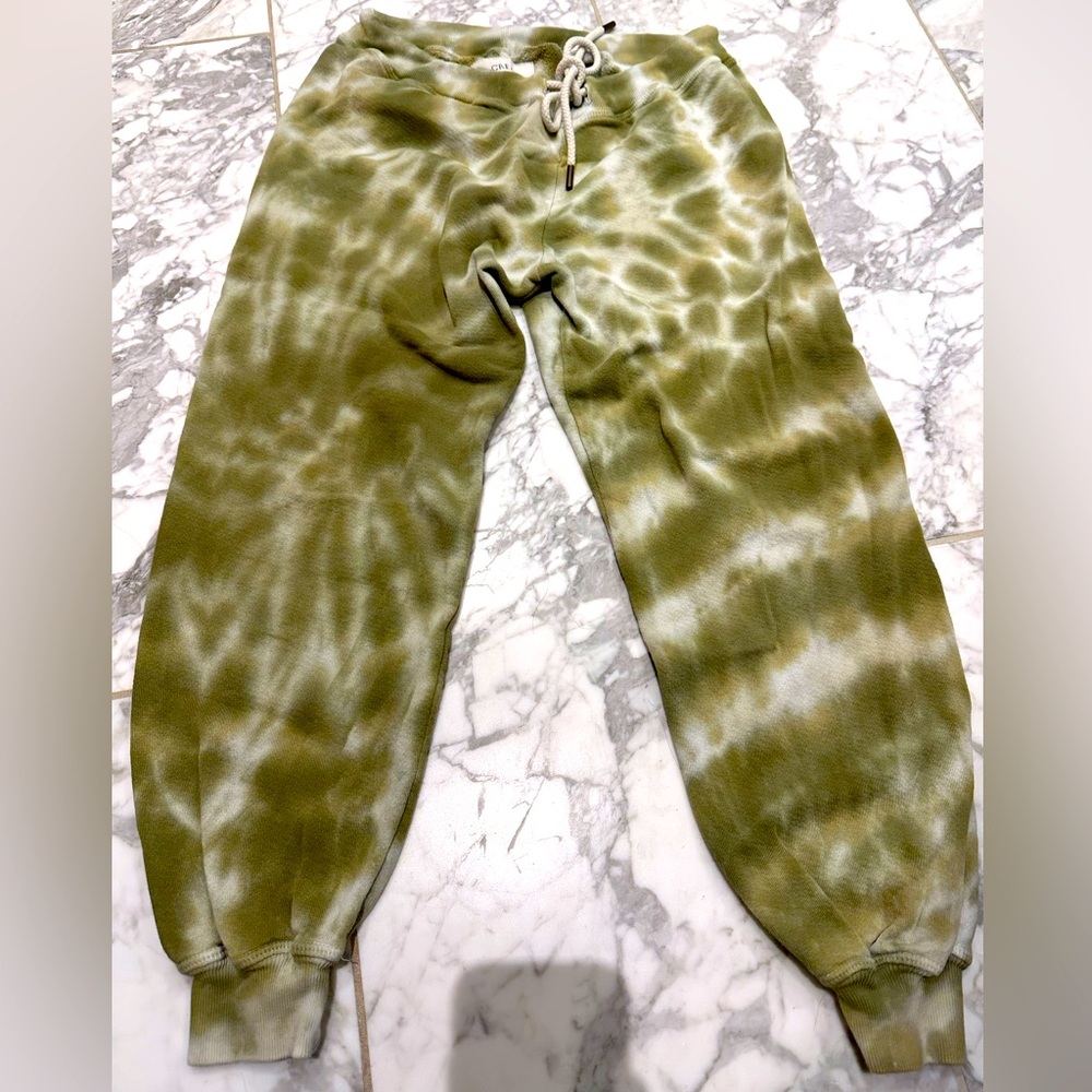 The Great the cropped sweatpants.